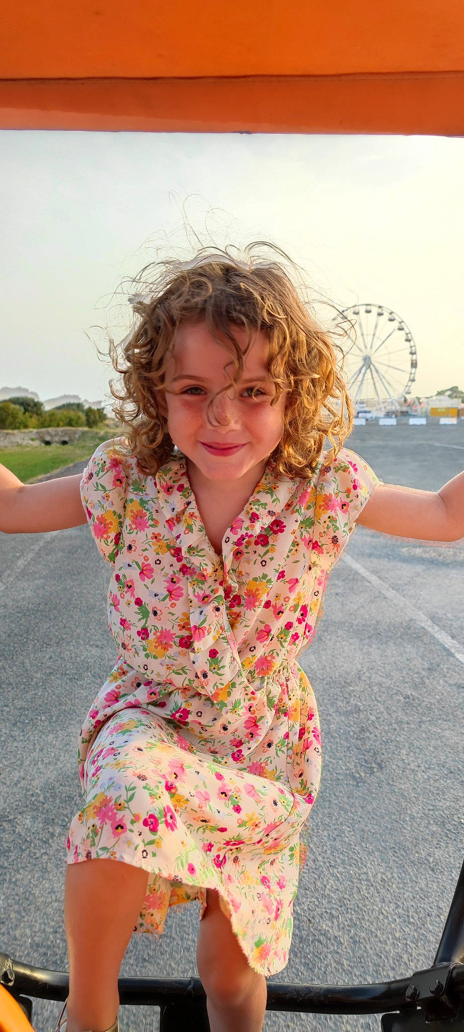 Iliana a rejoint le concours — aidez-le/la à gagner de superbes lots ! cool, dress, eye, face, fun, grass, hair, hairstyle, happy, head, human, joy, lip, people_in_nature, person, pink, skin, sky, sleeve, smile