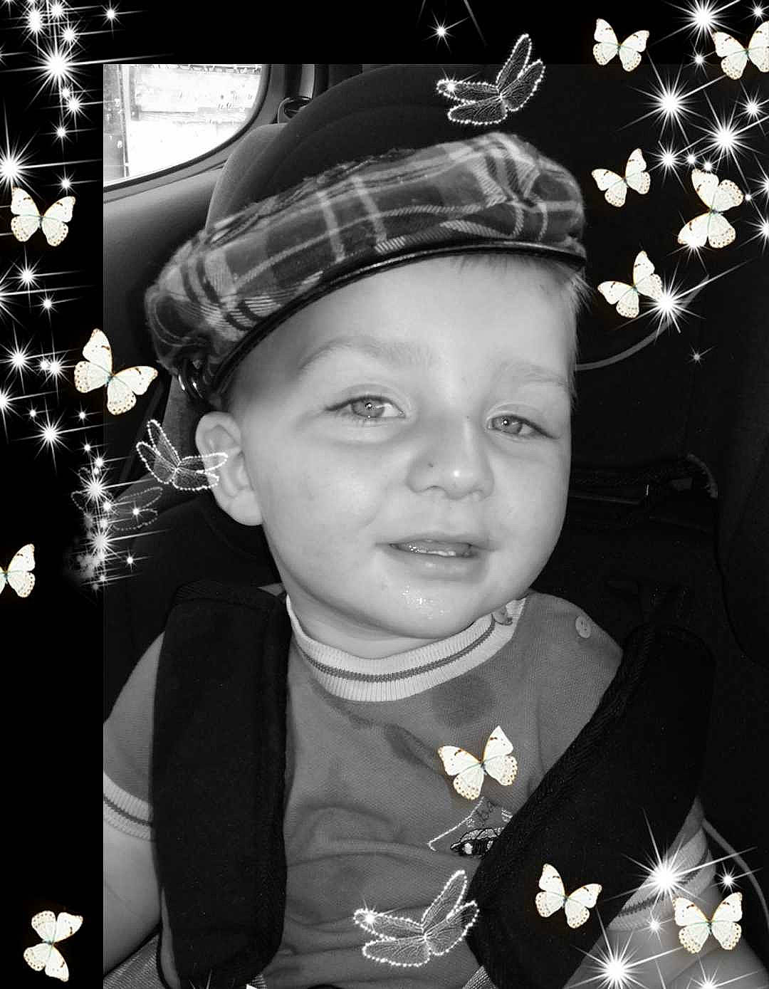 Ma a rejoint le concours — aidez-le/la à gagner de superbes lots ! black_and_white, child, christmas, headgear, monochrome, person, photography, smile, toddler