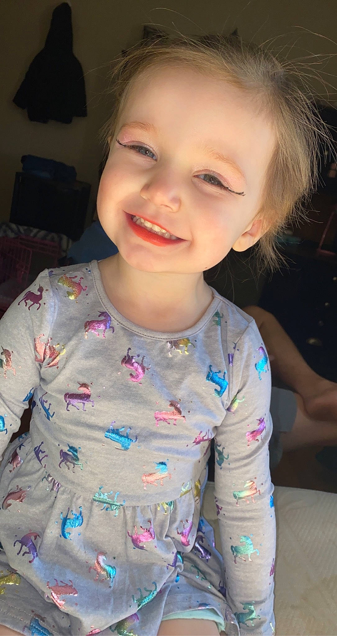 Kensley is registered to the contest to win money with this photo: cheek, chin, eye, eyebrow, face, facial_expression, forehead, hair, hairstyle, head, iris, joy, lip, mouth, neck, nose, organ, person, skin, sleeve