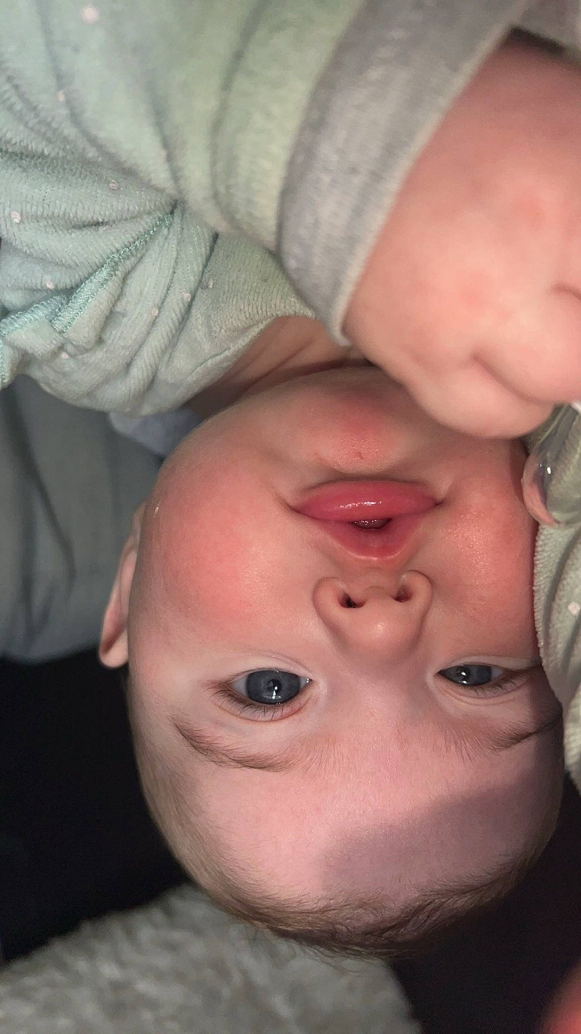 Emna a rejoint le concours — aidez-le/la à gagner de superbes lots ! baby, cheek, chin, eye, eyebrow, eyelash, finger, forehead, gesture, happy, interaction, iris, jaw, lip, mouth, nose, person, skin, smile, toddler