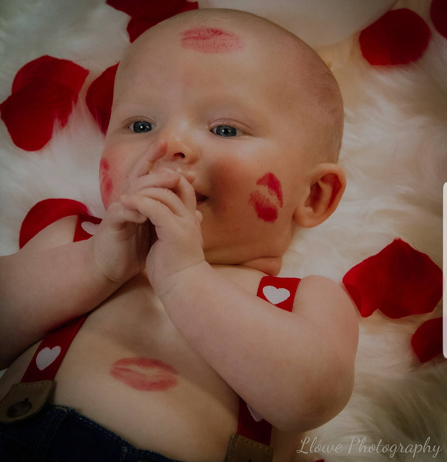 Casyn is registered to the contest to win money with this photo: baby, cheek, child, eye, face, facial_expression, finger, hand, head, lip, mouth, nail, nose, person, pink, red, skin, smile, textile, toddler