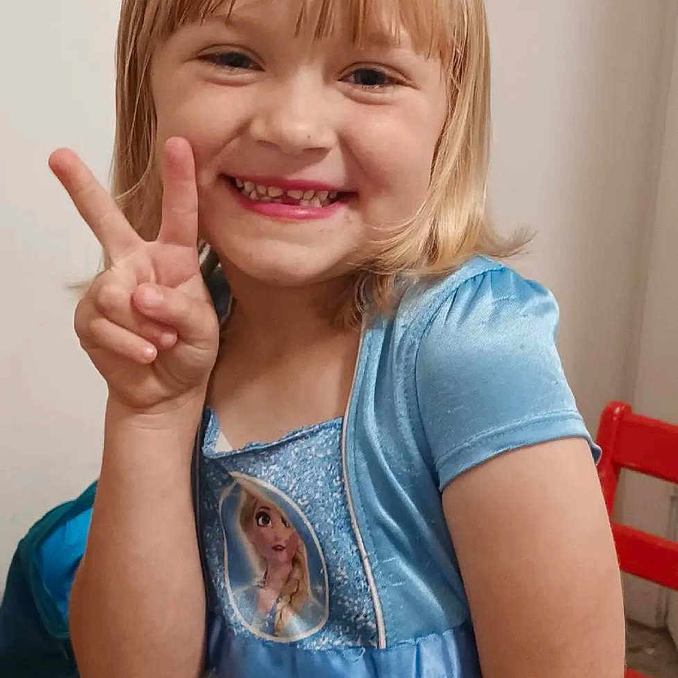 Arabella is registered to the contest to win money with this photo: blonde, bodypart, child, clothing, dress, face, female, finger, girl, hair, hand, happy, head, mouth, person, photography, portrait, sleeve, smile, teeth