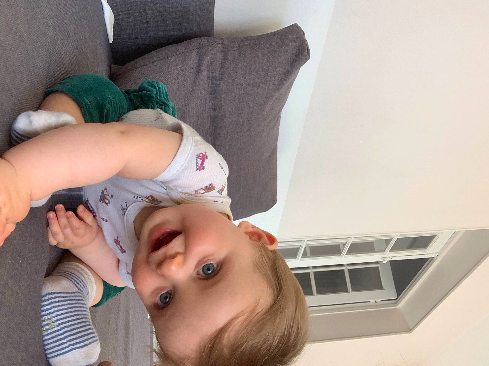 Arsène a rejoint le concours — aidez-le/la à gagner de superbes lots ! baby, baby_toddler_clothing, child, comfort, couch, elbow, eyelash, foot, fun, glasses, happy, human_leg, joint, knee, mouth, person, skin, thigh, toddler, trunk