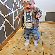 Gabin participe au concours pour gagner de l'argent avec cette photo : toddler, child, cap, backwards_cap, smile, standing, jeans, white_shoes, jacket, tiled_floor, geometric_wall, indoor, cute, face, person, fashion, casual, happy, young_child, portrait