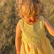 Lana participe au concours pour gagner de l'argent avec cette photo : toddler, child, blonde_hair, curly_hair, yellow_dress, lace, outdoor, field, grass, sunlight, portrait, cute, young_child, smiling, nature, summer, innocent, happy, daylight, soft_focus