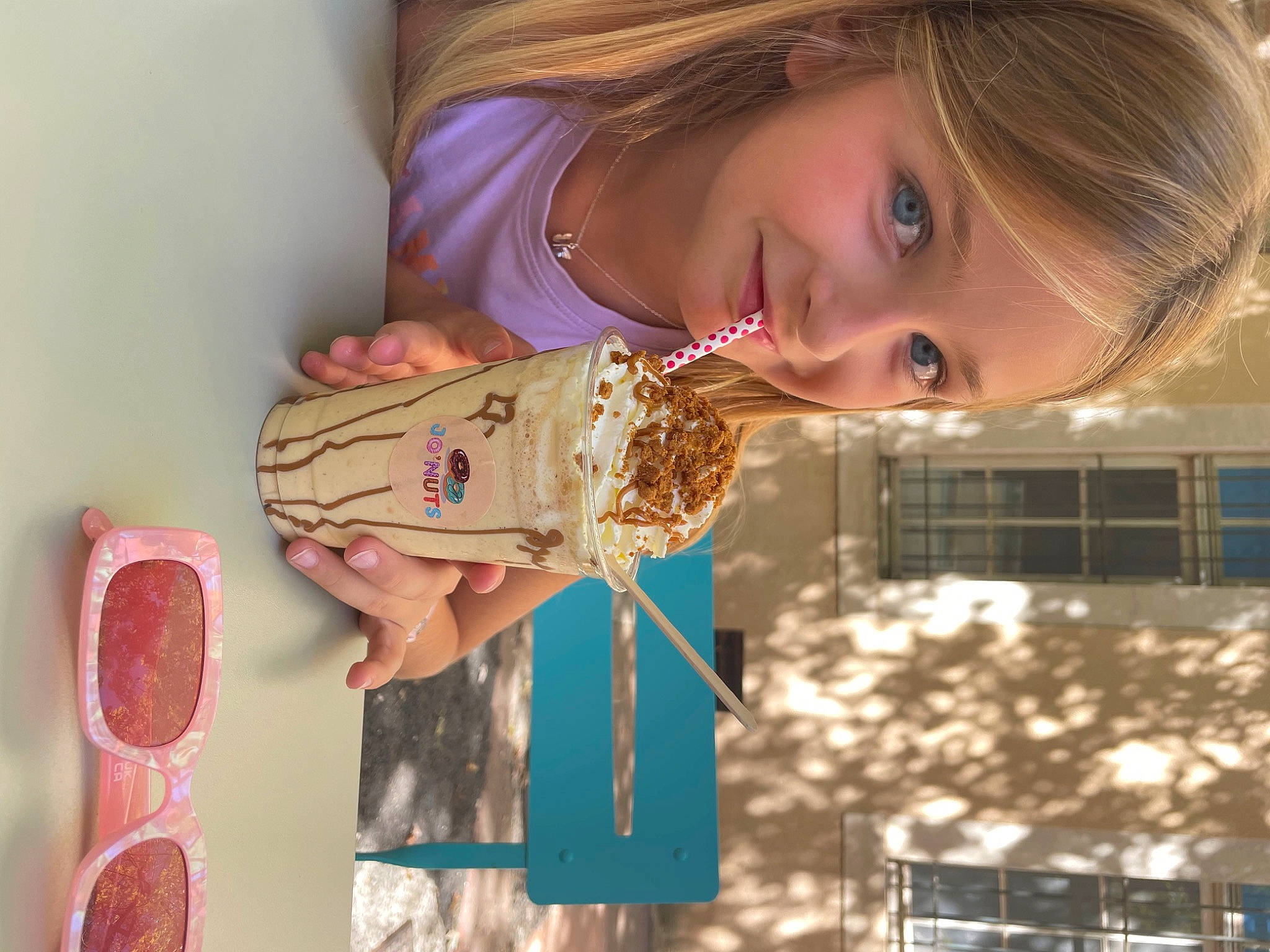 Marina participe au concours pour gagner de l'argent avec cette photo : brown_hair, child, fashion_accessory, fashion_design, food, fun, happy, joy, pattern, peach, person, portrait_photography, smile, toddler, visual_arts, wood