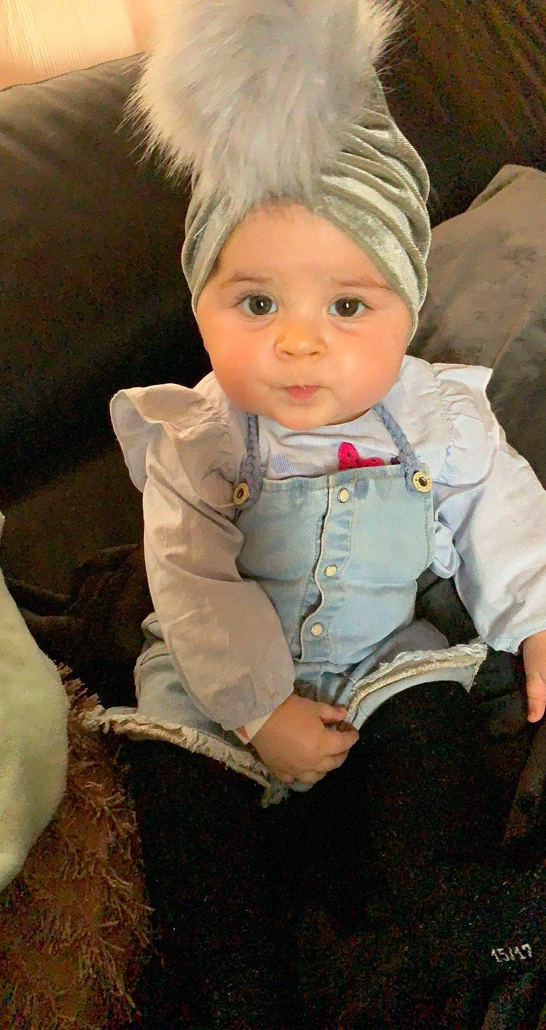 Victoria participe au concours pour gagner de l'argent avec cette photo : baby, baby_toddler_clothing, cheek, comfort, eye, face, finger, hairstyle, head, headgear, headwear, human_body, iris, leg, lip, mouth, nose, organ, person, skin