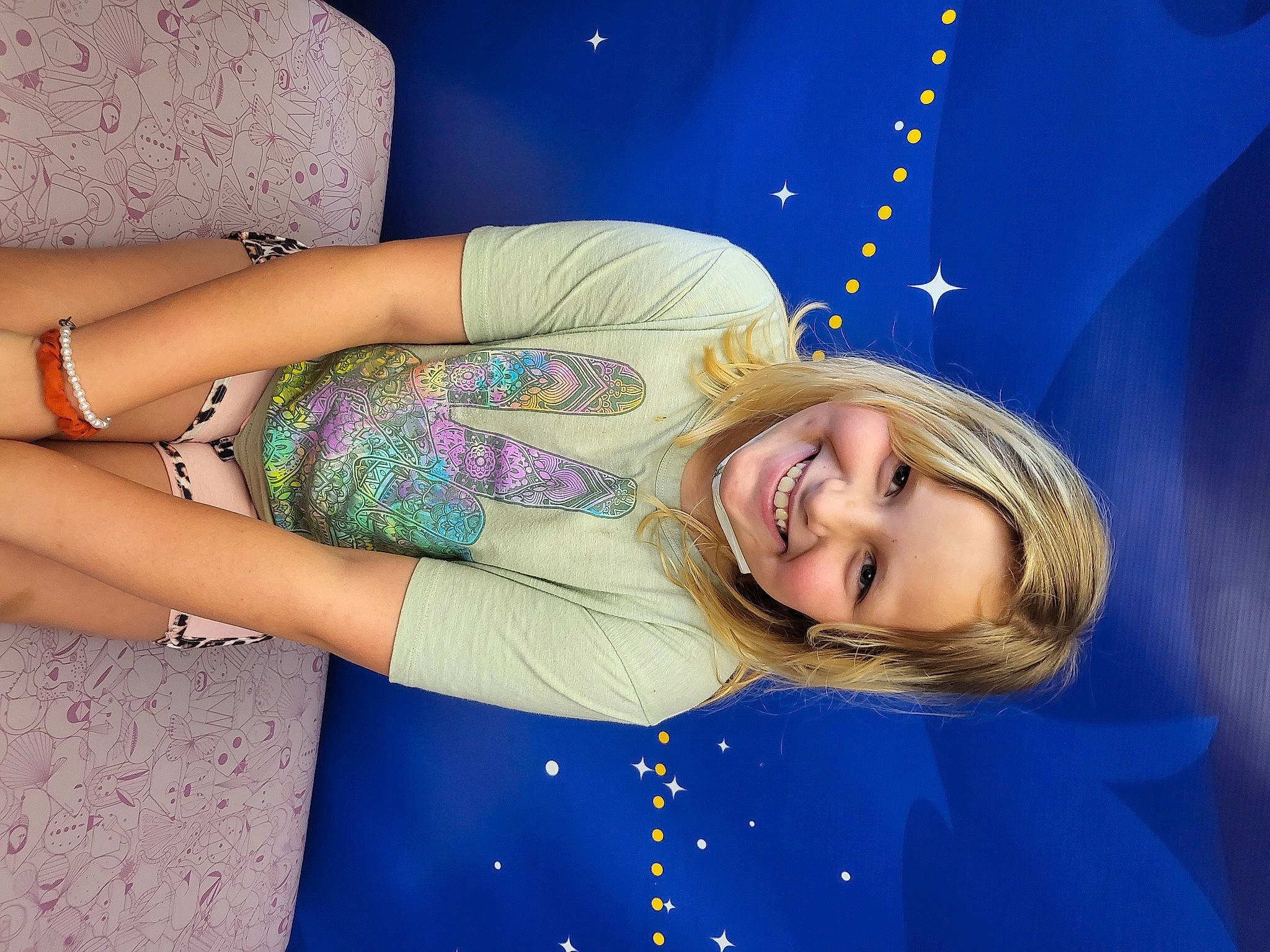 Raine is registered to the contest to win money with this photo: blond, brown_hair, cool, elbow, electric_blue, fashion_design, finger, flash_photography, gesture, happy, human_leg, joint, joy, knee, long_hair, pattern, person, shoulder, smile, thigh