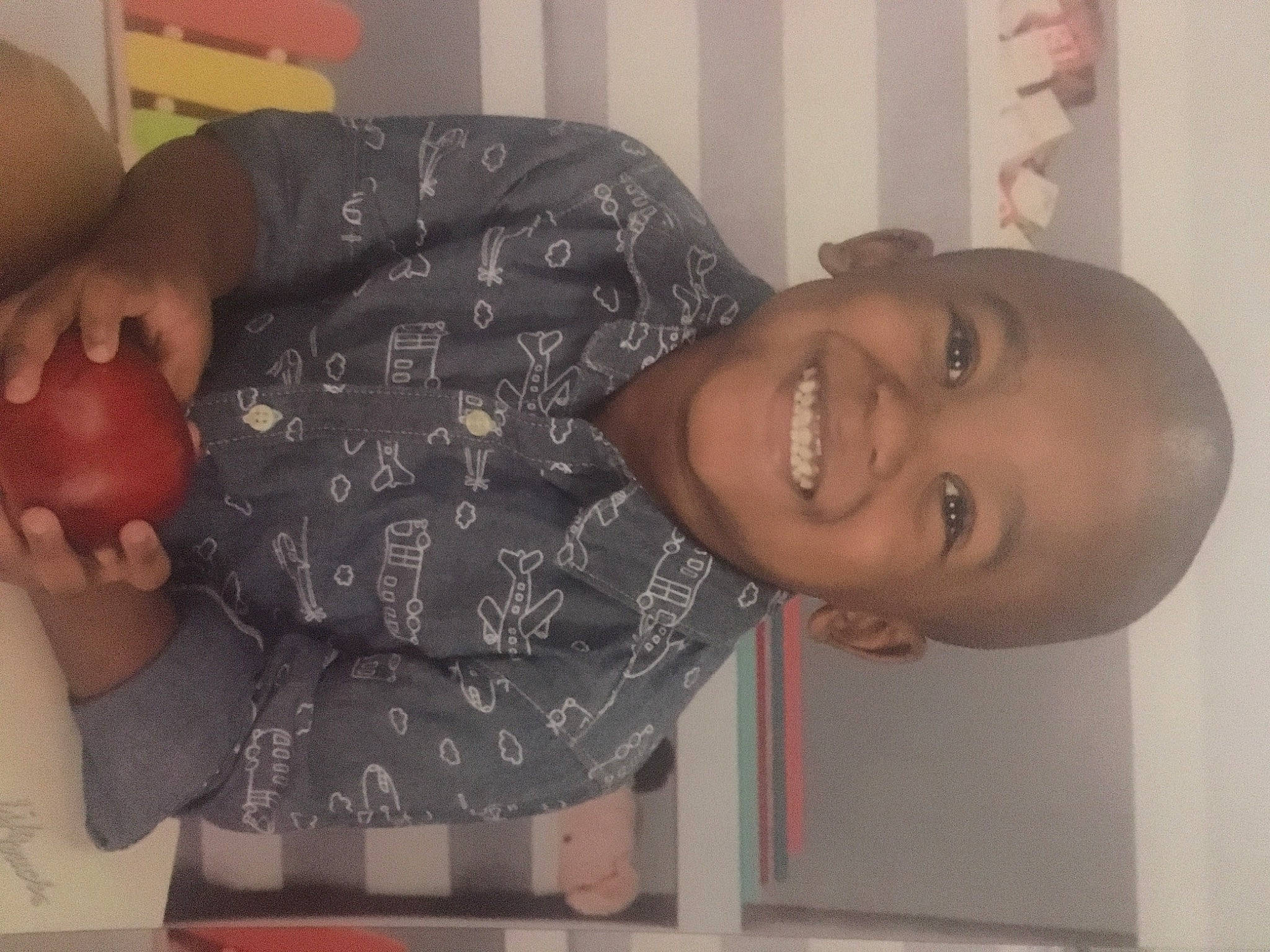 Kyair is registered to the contest to win money with this photo: cheek, chest, child, ear, elbow, facial_expression, finger, fun, hairstyle, happy, joint, joy, mouth, muscle, neck, nose, person, skin, smile, thumb