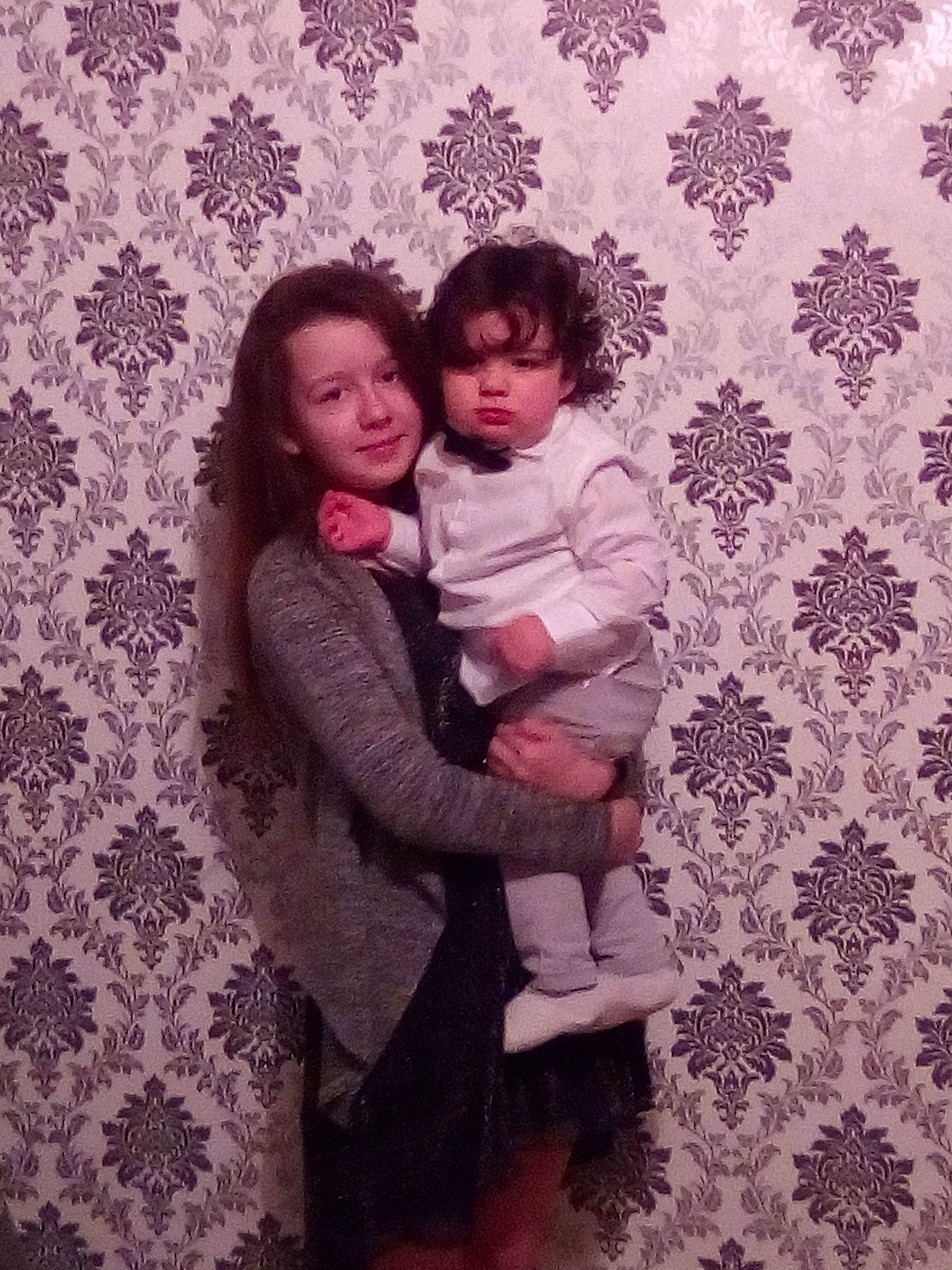 Gabryel participe au concours pour gagner de l'argent avec cette photo : child, daughter, day, emotion, family, fun, girl, hug, interaction, joy, love, mother, pattern, person, photograph, pink, product, purple, smile, snapshot