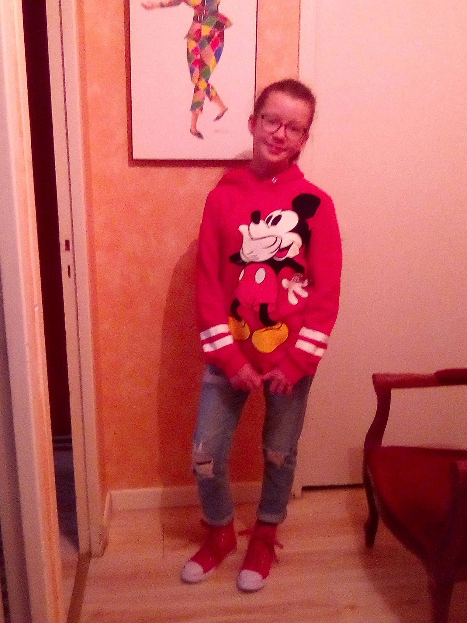 Faustine a rejoint le concours — aidez-le/la à gagner de superbes lots ! arm, clothing, costume, day, fun, magenta, outerwear, person, pink, product, purple, red, shoulder, smile, standing, t_shirt, textile, toddler