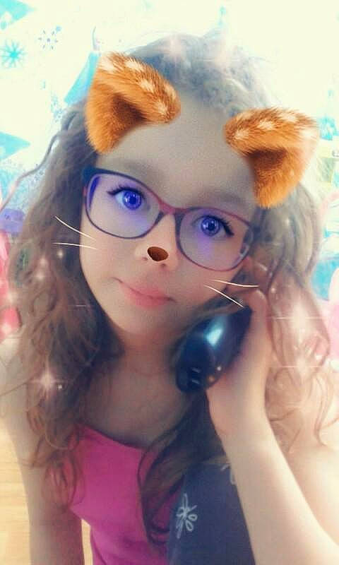 Faustine participe au concours pour gagner de l'argent avec cette photo : barbie, brown_hair, doll, eyewear, girl, glasses, hair_coloring, human_hair_color, iris, long_hair, person, purple, vision_care