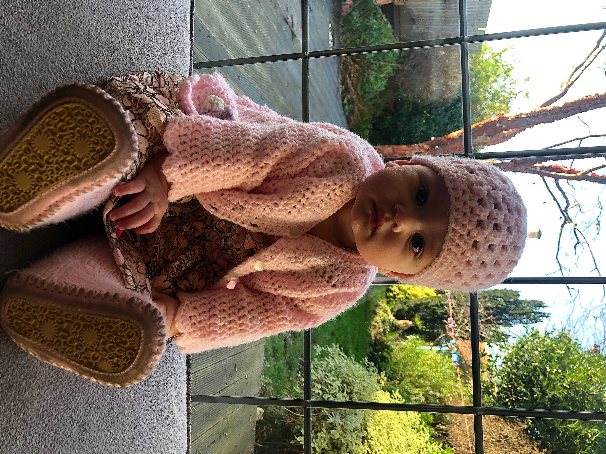 Jessica is registered to the contest to win money with this photo: bag, child, fashion_accessory, fence, fun, glasses, grass, happy, hat, headwear, leisure, organism, pattern, people_in_nature, person, plant, sky, sun_hat, thread, tree