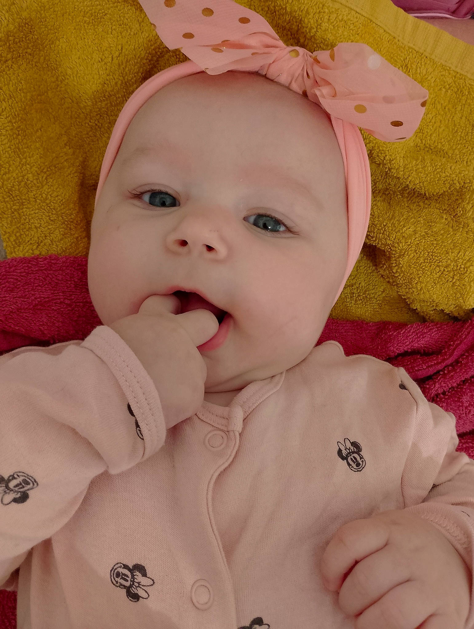 Zélina a rejoint le concours — aidez-le/la à gagner de superbes lots ! baby, baby_toddler_clothing, cheek, child, collar, costume_hat, face, fashion_accessory, happy, headwear, iris, lip, pattern, peach, person, pink, product, skin, sleeve, smile