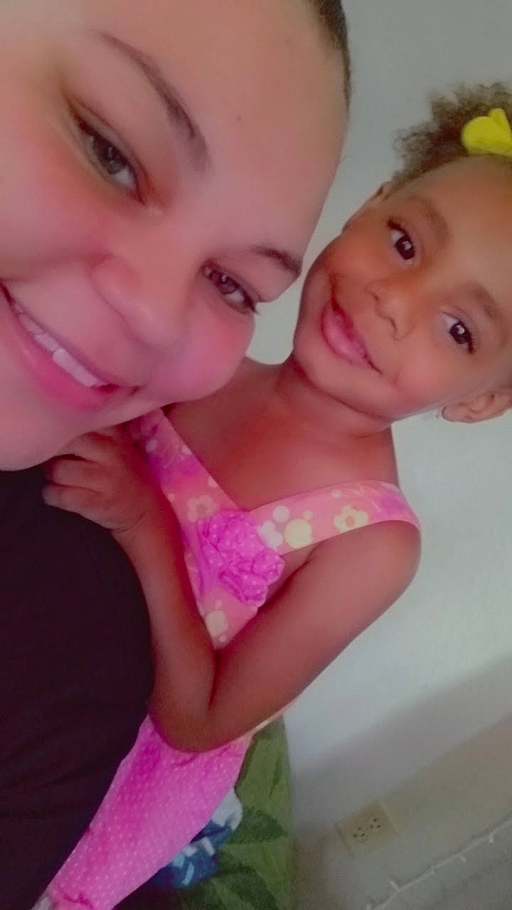 Malia is registered to the contest to win money with this photo: arm, cheek, ear, eye, eyelash, face, finger, gesture, hand, happy, human_body, iris, joy, lip, mouth, muscle, neck, nose, person, pink