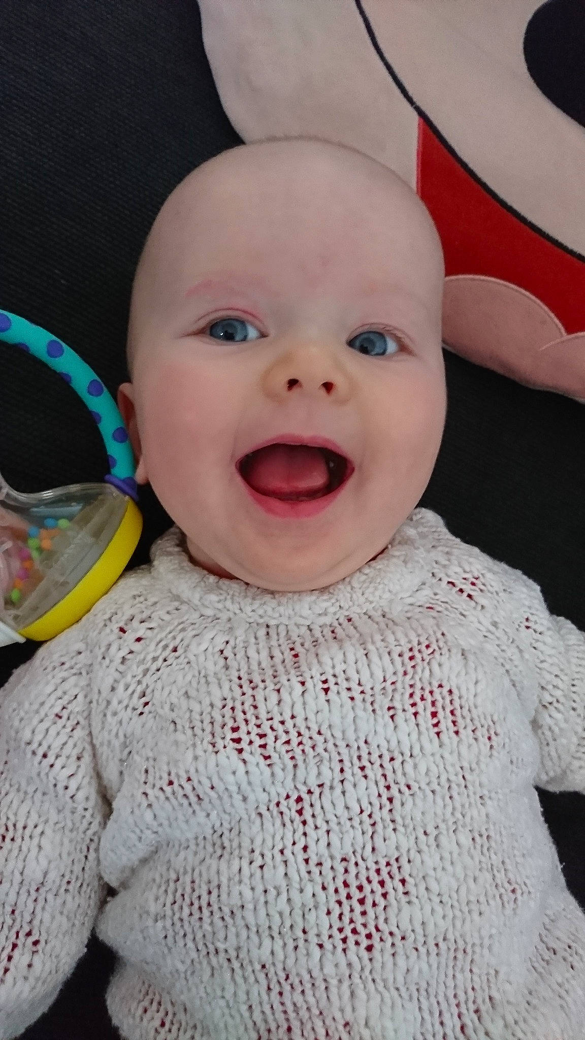 Aylin participe au concours pour gagner de l'argent avec cette photo : baby, baby_laughing, cheek, child, ear, eye, face, facial_expression, forehead, head, knitting, lip, nose, person, skin, smile, toddler