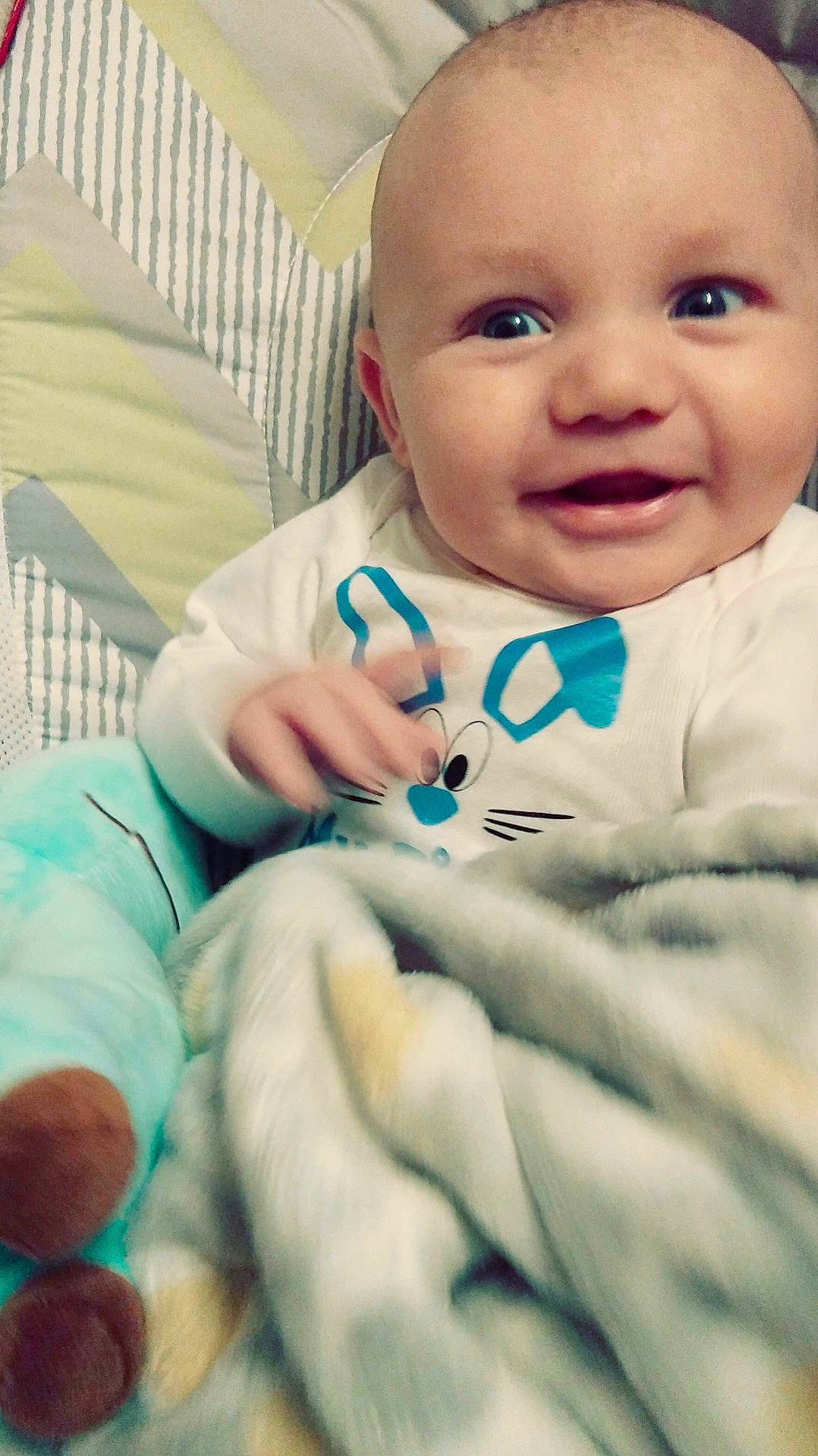 Jakobie is registered to the contest to win money with this photo: boy, cheek, child, ear, eye, finger, fun, girl, hand, infant, iris, lip, mammal, nose, organ, person, product, skin, smile, textile