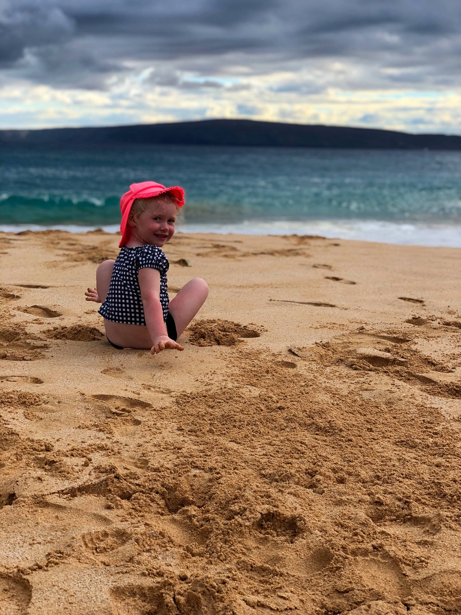 Airabella is registered to the contest to win money with this photo: beach, child, cloud, coast, coastal_and_oceanic_landforms, fun, headgear, horizon, joy, ocean, person, photograph, sand, sea, shore, sitting, sky, summer, sun_hat, toddler