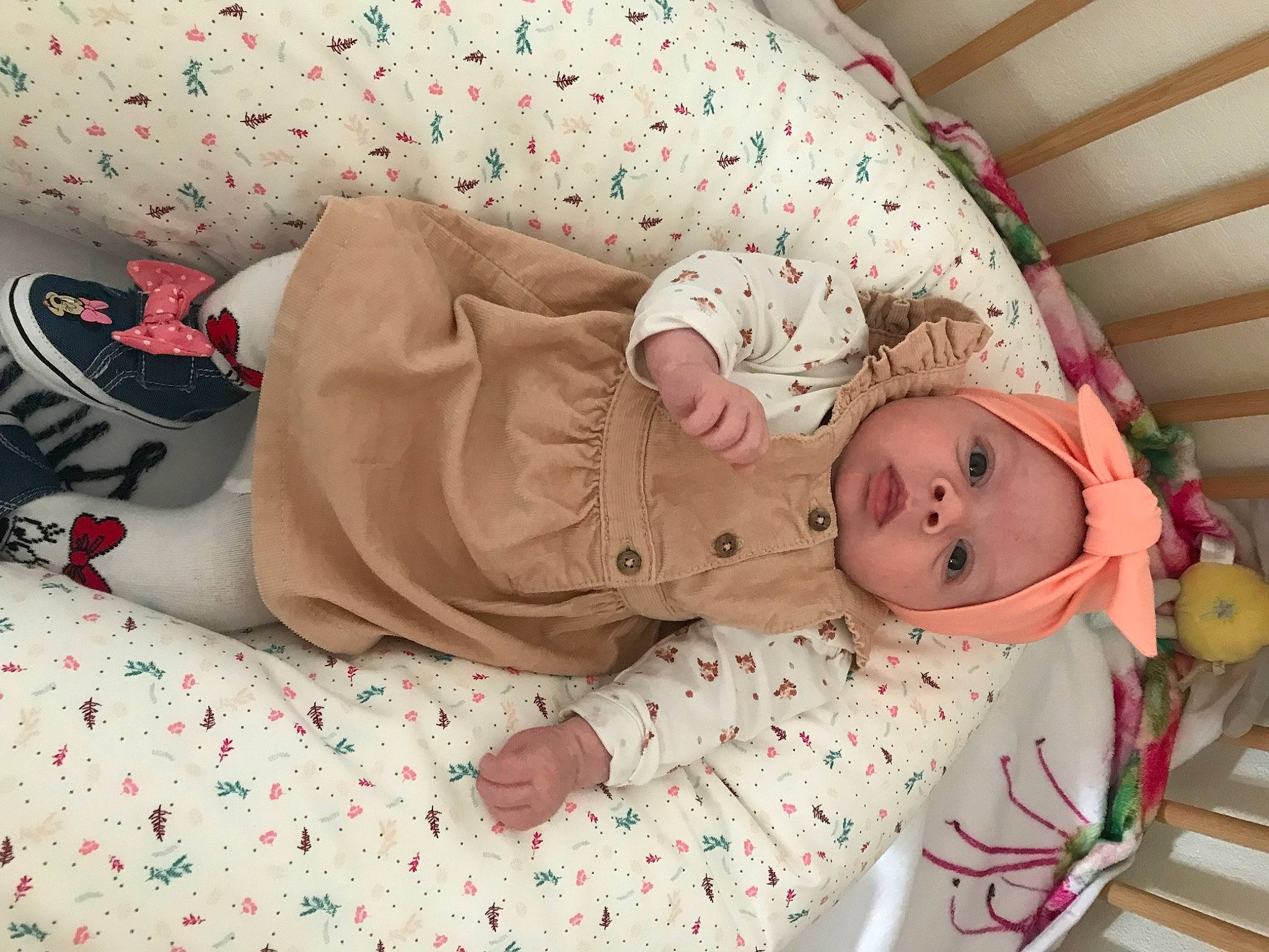 Léana a rejoint le concours — aidez-le/la à gagner de superbes lots ! baby, baby_products, baby_safety, baby_sleeping, baby_toddler_clothing, bedding, carmine, cheek, child, comfort, head, headwear, human_body, linens, pattern, person, pink, room, skin, sleeve