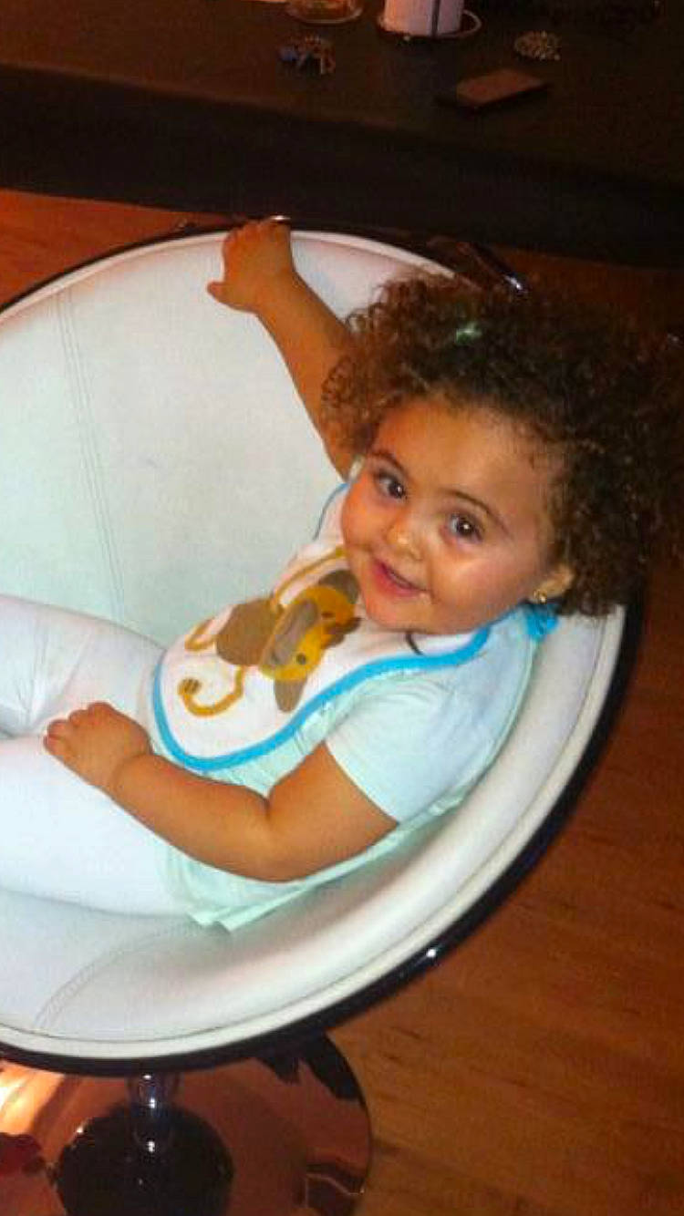 Aliya a rejoint le concours — aidez-le/la à gagner de superbes lots ! baby, baby_products, birth, chair, child, comfort, fun, furniture, joy, leisure, person, product, sitting, toddler, vacation