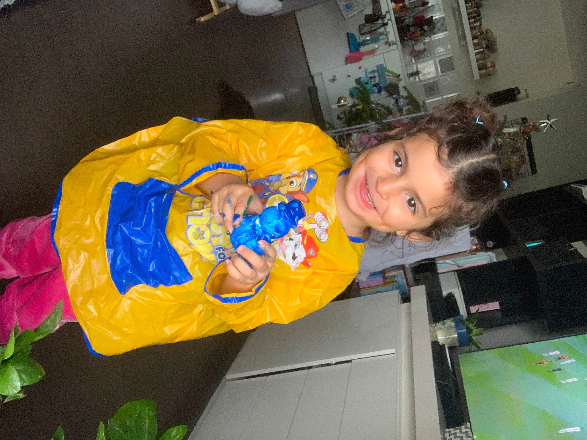 Tahïna participe au concours pour gagner de l'argent avec cette photo : child, fun, joy, person, picture_frame, plant, room, smile, toddler, world