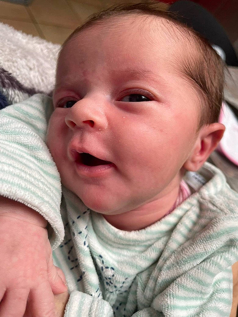 Giulia a rejoint le concours — aidez-le/la à gagner de superbes lots ! baby, baby_toddler_clothing, cheek, child, chin, comfort, ear, eyebrow, eyelash, gesture, happy, iris, lip, mammal, mouth, nose, person, skin, sleeve, smile