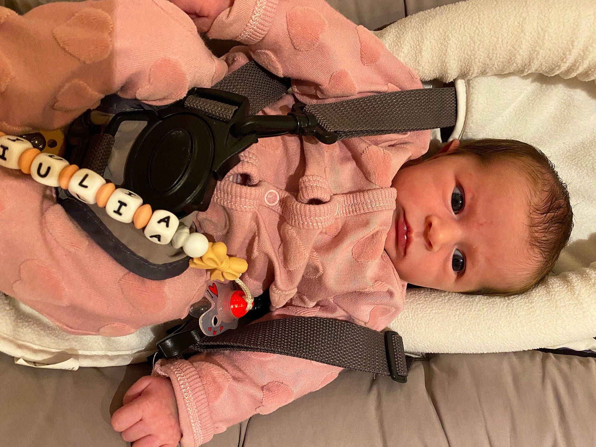 Giulia a rejoint le concours — aidez-le/la à gagner de superbes lots ! baby, baby_carriage, baby_products, baby_sleeping, baby_toddler_clothing, bedtime, cheek, child, comfort, eyelash, linens, mouth, nail, pattern, peach, person, sitting, skin, sleeve, toddler