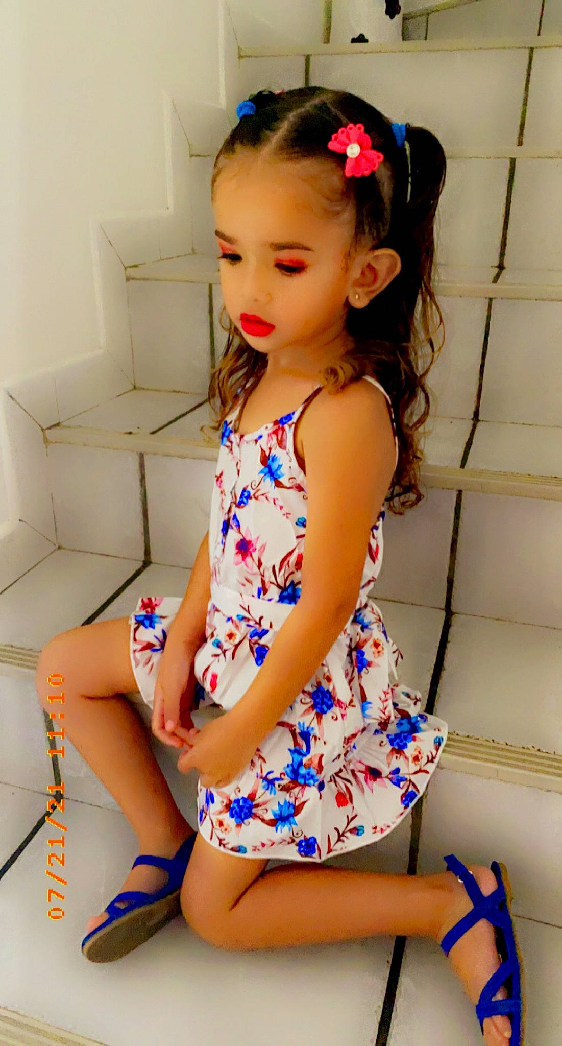 Haneïa participe au concours pour gagner de l'argent avec cette photo : blue, chin, day_dress, dress, face, fashion, hair, hairstyle, happy, joint, lip, neck, one_piece_garment, person, shoulder, skin, sleeve, thigh, waist, white