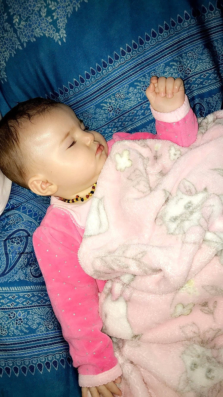 Apryl participe au concours pour gagner de l'argent avec cette photo : baby, baby_products, cheek, child, finger, gesture, hand, mouth, nose, person, pink, skin, toddler