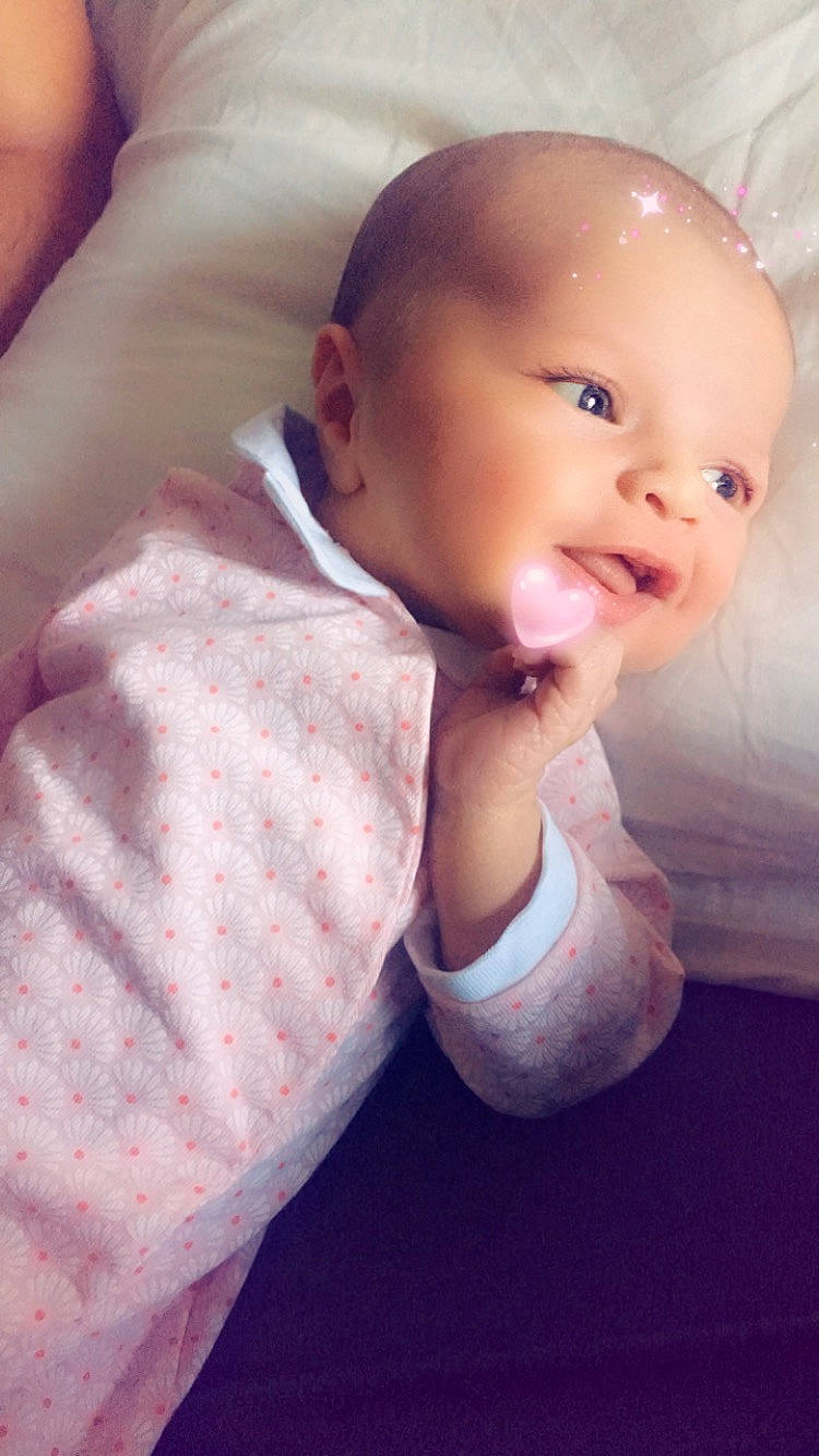 Myléna a rejoint le concours — aidez-le/la à gagner de superbes lots ! arm, baby, cheek, child, chin, ear, eye, face, forehead, hand, head, lip, mouth, muscle, neck, nose, person, pink, skin, smile