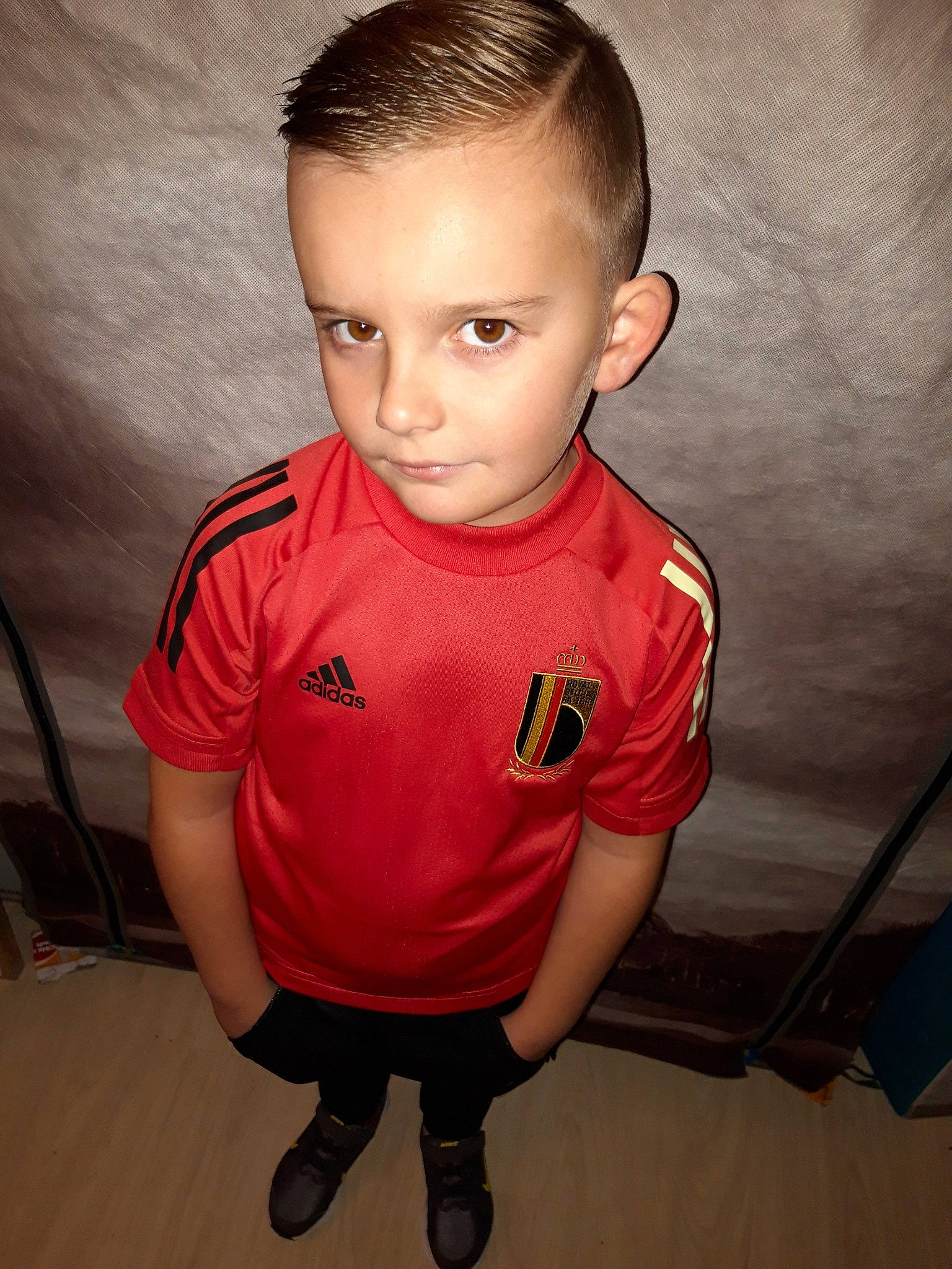 Tyson participe au concours pour gagner de l'argent avec cette photo : arm, cheek, child, child_model, chin, eye, face, forehead, hairstyle, head, joint, leg, lip, male, neck, nose, organ, person, skin, standing