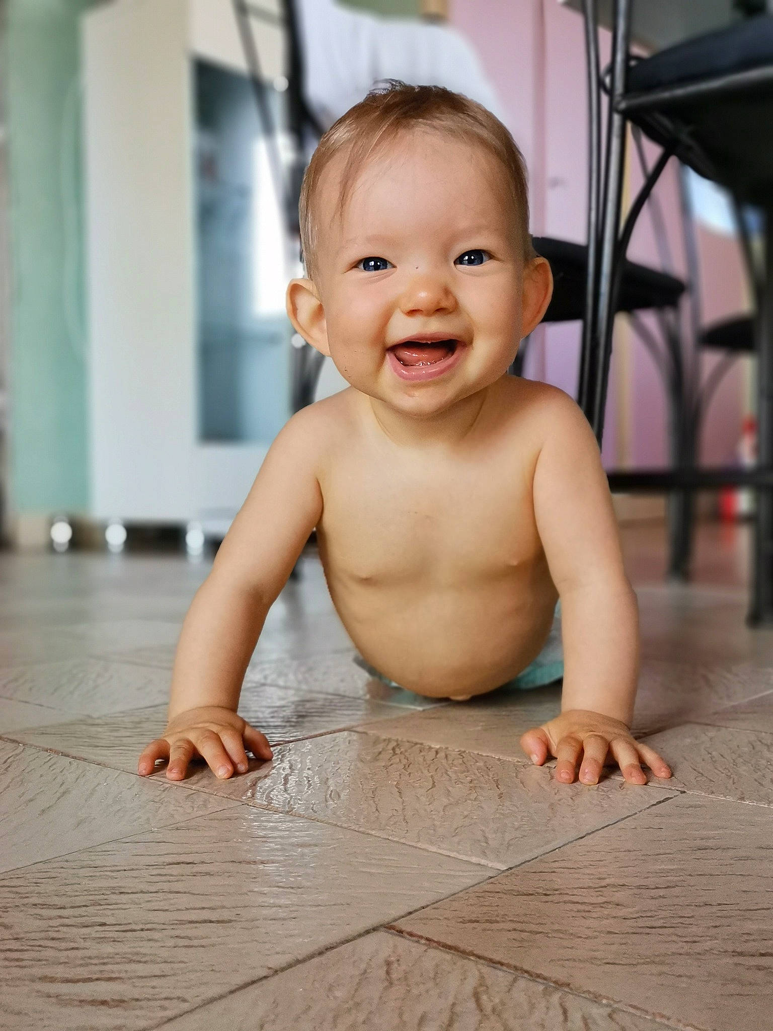 Kenzie a rejoint le concours — aidez-le/la à gagner de superbes lots ! baby, cheek, chest, eye, eyebrow, eyelash, finger, flash_photography, floor, flooring, happy, hardwood, iris, joy, lip, mouth, nose, person, skin, smile