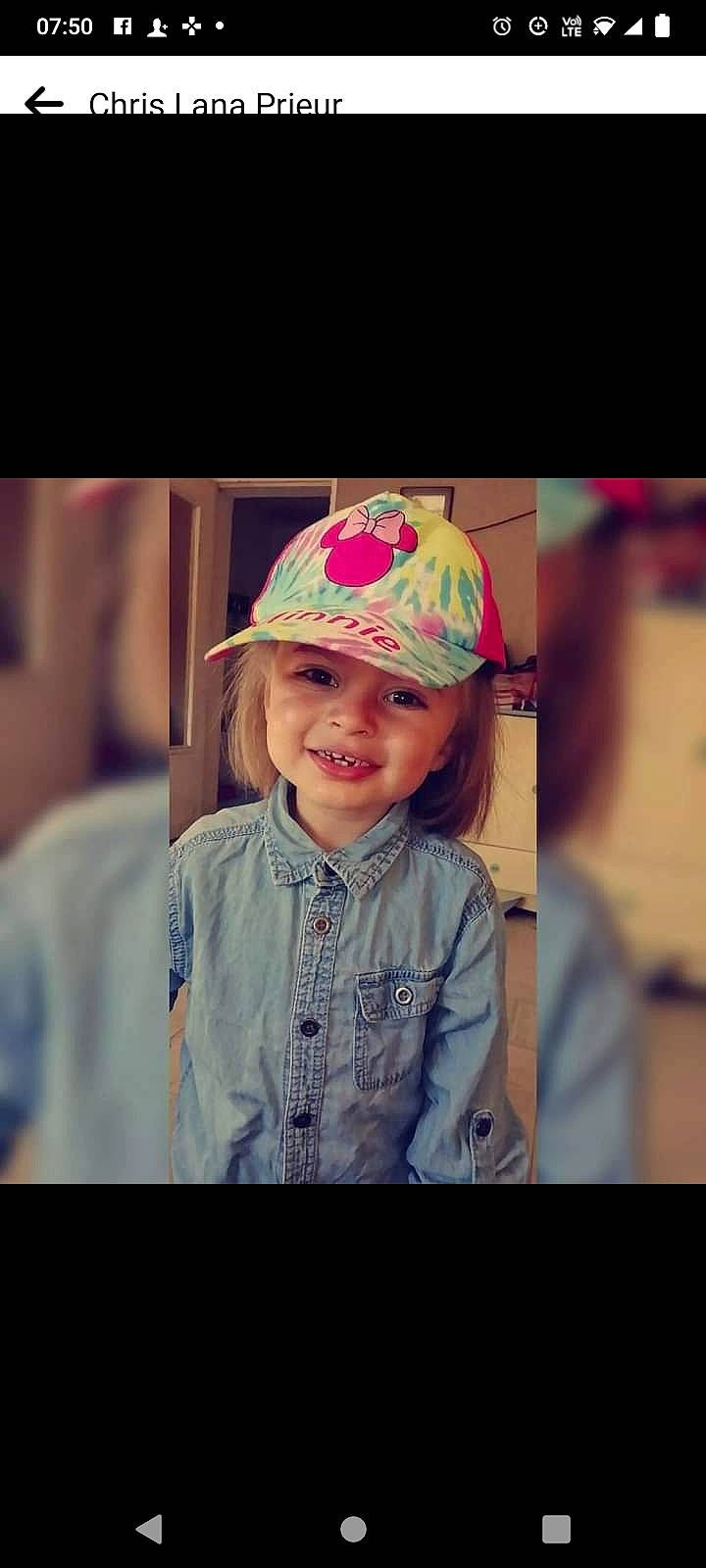 Lana participe au concours pour gagner de l'argent avec cette photo : baseball_cap, cap, clothing, cool, electric_blue, eye, face, flash_photography, fun, hair, happy, headwear, human_body, joy, lip, magenta, person, sleeve, smile, street_fashion