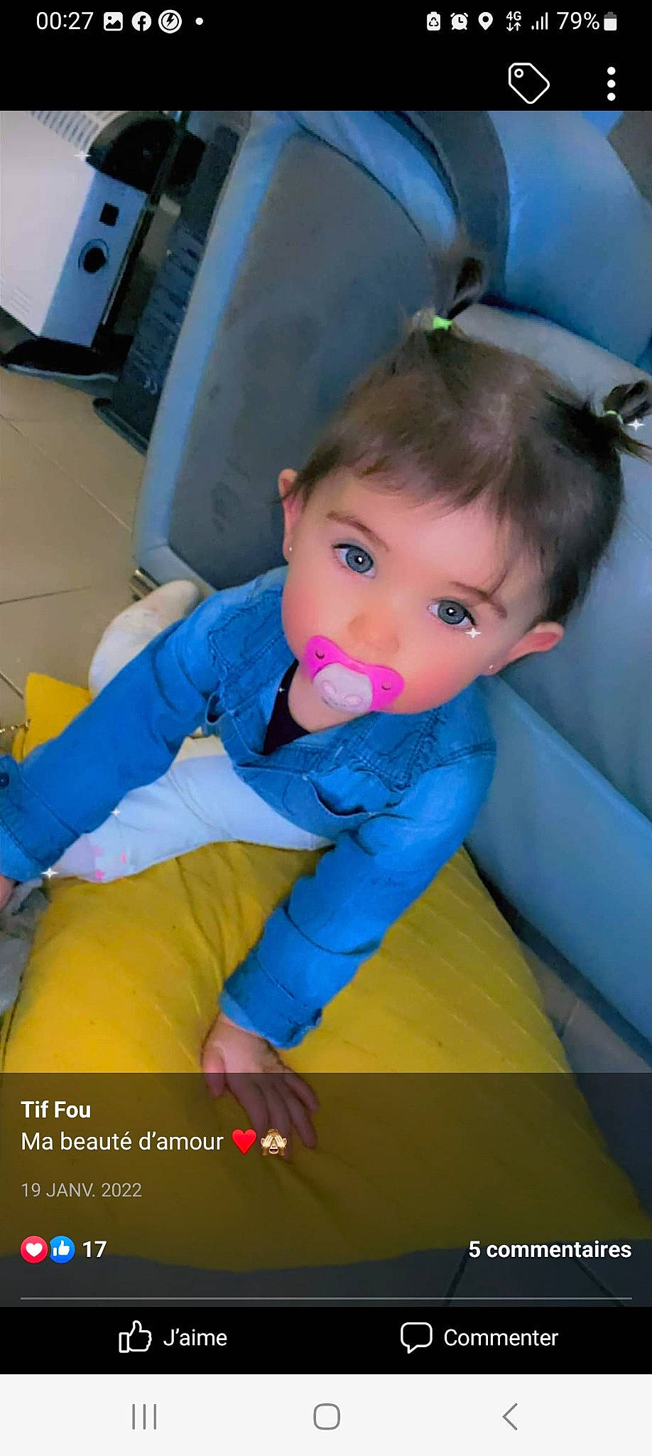 Lilly Rose a rejoint le concours — aidez-le/la à gagner de superbes lots ! baby_toddler_clothing, child, comfort, electric_blue, flash_photography, flooring, fun, happy, leisure, person, play, portrait_photography, room, sitting, skin, sleeve, toddler