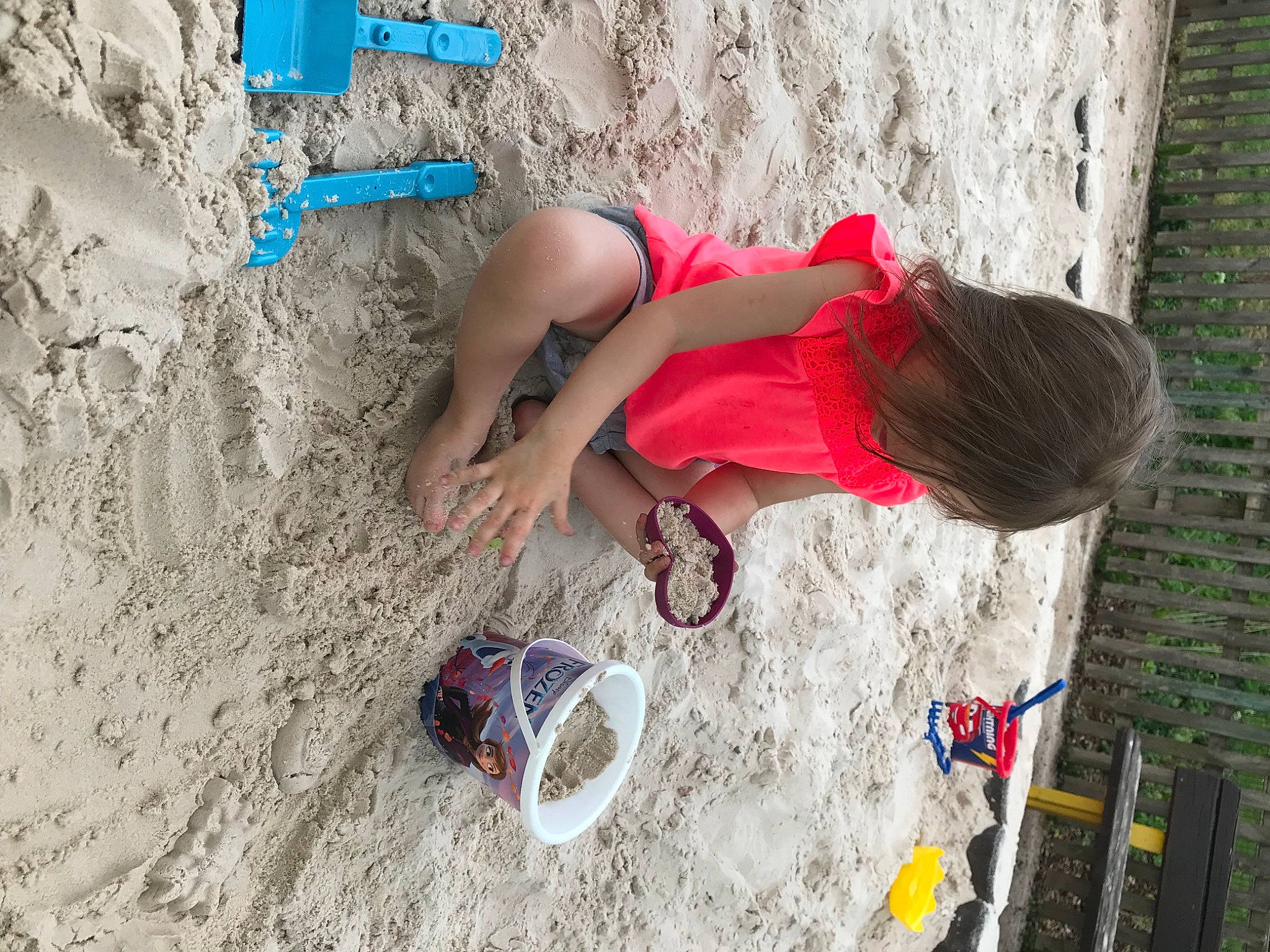 Joyce participe au concours pour gagner de l'argent avec cette photo : beach, child, flip_flops, foot, fun, human_leg, leg, leisure, person, play, recreation, red, sand, sandal, shorts, soil, street_fashion, summer, t_shirt, thigh