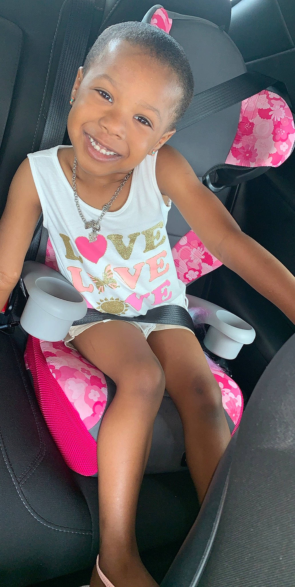 Aubrei Rae is registered to the contest to win money with this photo: car_seat, human_leg, joy, leg, person, pink, sitting, thigh