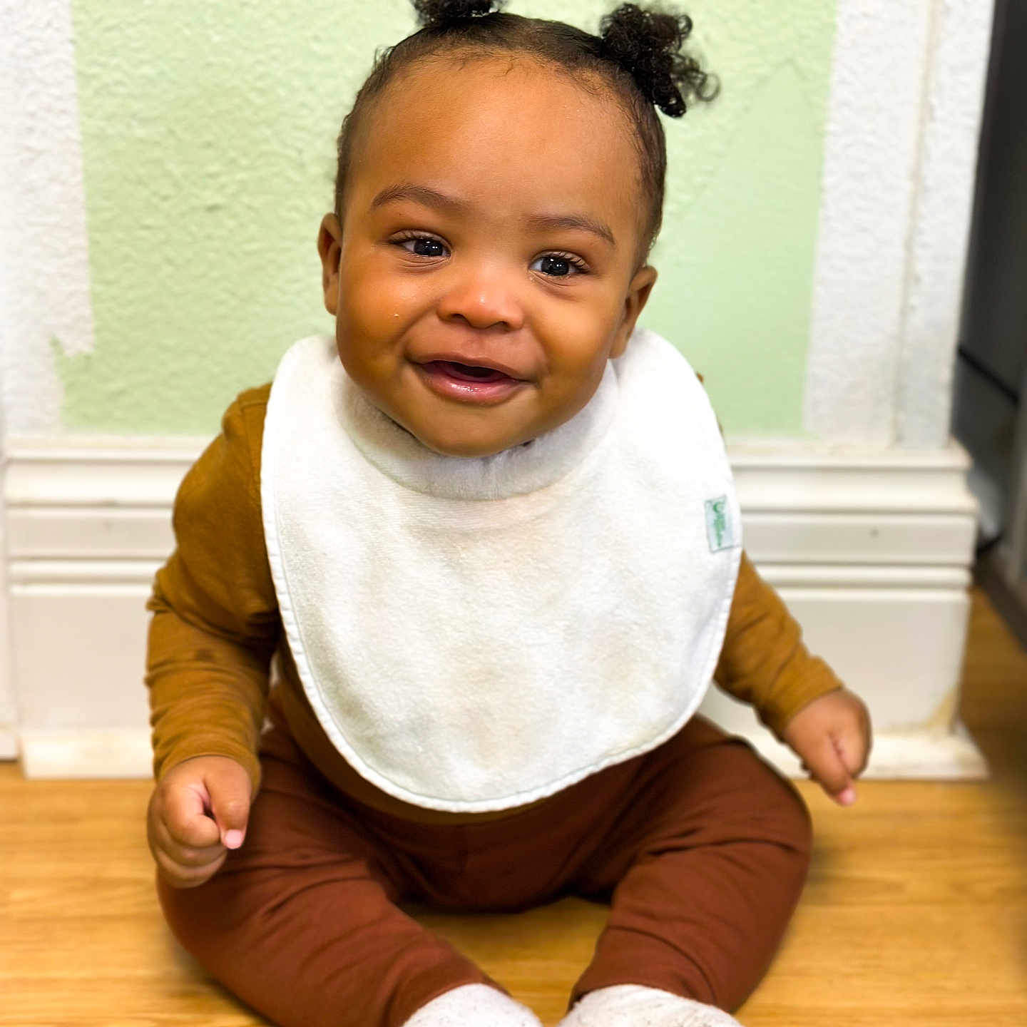 Kameryn joined the competition — help win amazing prizes! applique, baby, babylaughing, bib, clothing, face, happy, hardwood, head, homedecor, hosiery, laughing, pants, person, photography, portrait, sitting, smile, sock, wood
