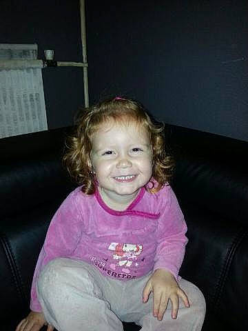 Shannon participe au concours pour gagner de l'argent avec cette photo : arm, cheek, child, eye, facial_expression, fun, hairstyle, happy, iris, joy, laugh, person, pink, play, sitting, smile, toddler, tooth, vacation