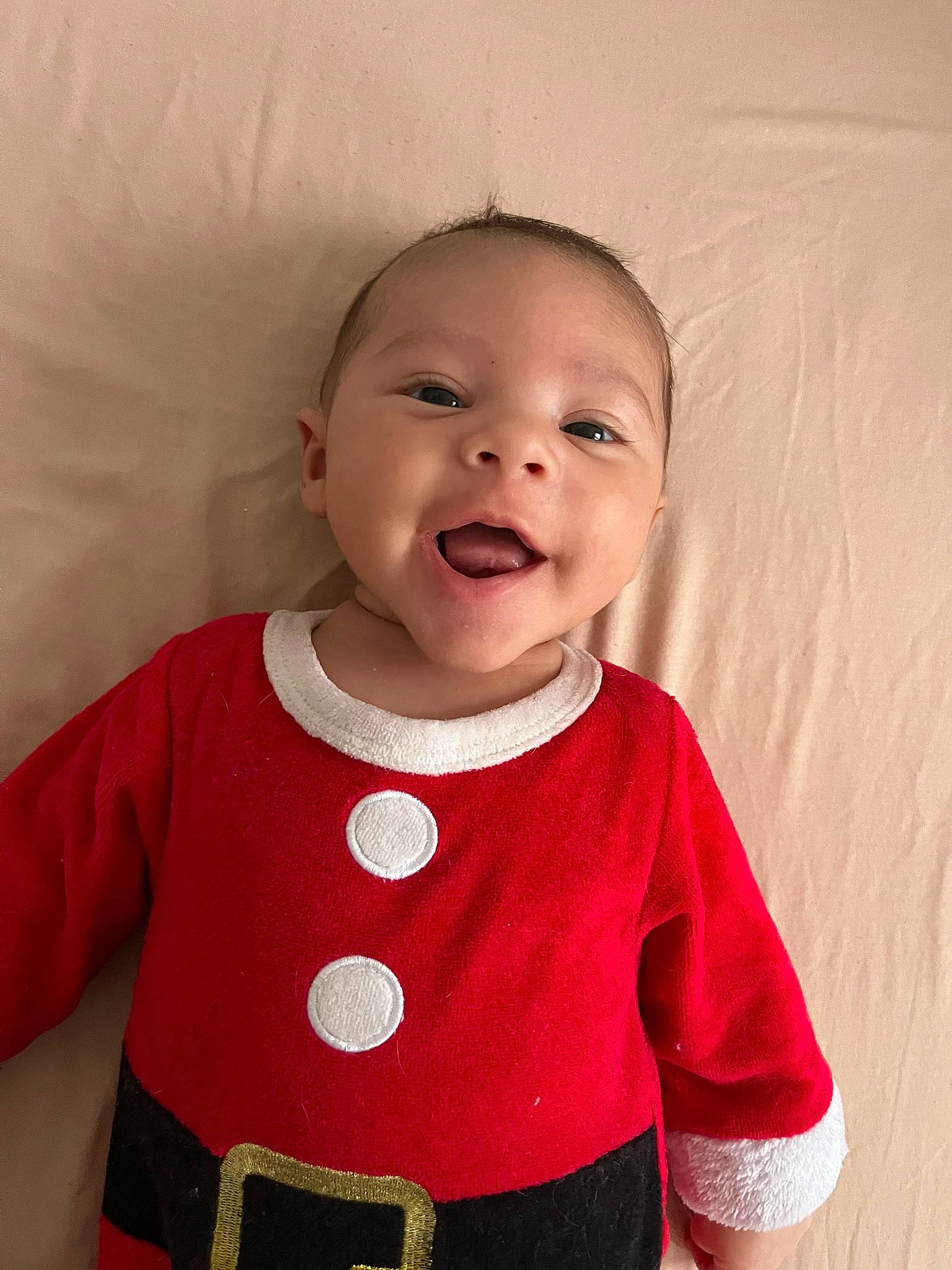 Mateo participe au concours pour gagner de l'argent avec cette photo : arm, baby, baby_toddler_clothing, cheek, collar, eye, facial_expression, gesture, hairstyle, happy, lip, neck, outerwear, person, pink, skin, sleeve, smile, standing, t_shirt