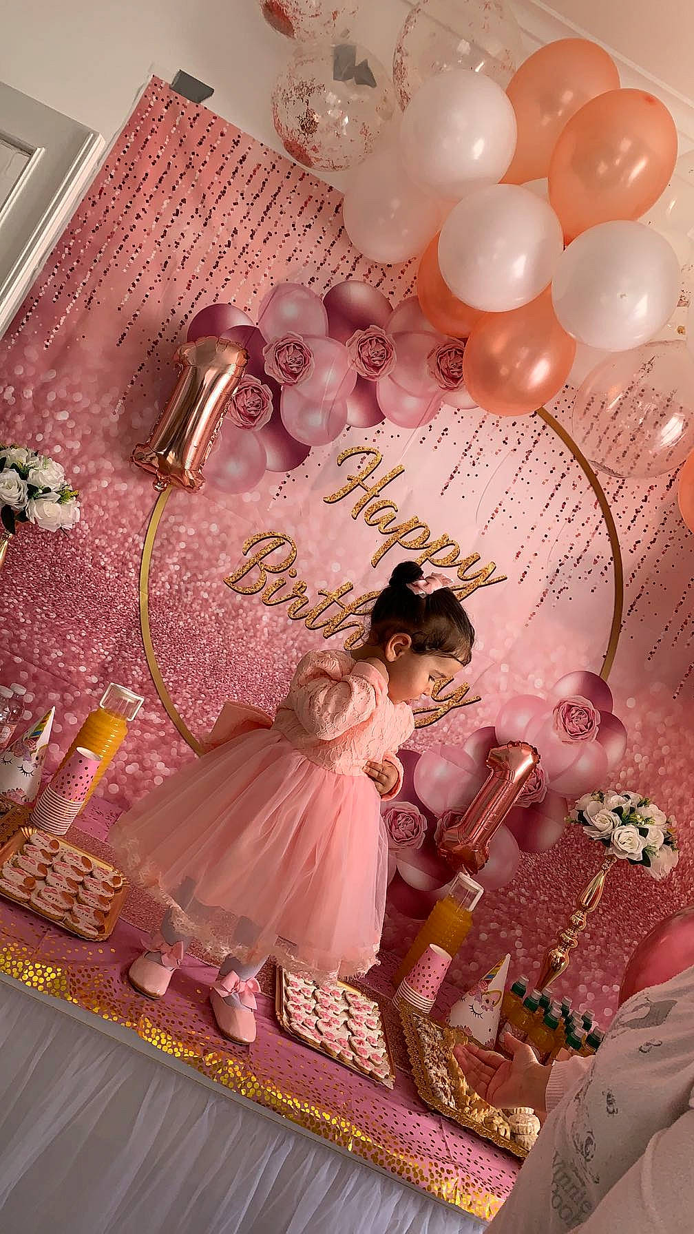 Dina participe au concours pour gagner de l'argent avec cette photo : art, balloon, beauty, decoration, doll, dress, event, fashion_design, formal_wear, happy, magenta, party_supply, pattern, peach, person, petal, picture_frame, pink, purple, toy