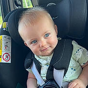 Sasha participe au concours pour gagner de l'argent avec cette photo : baby, blue_eyes, car_interior, car_seat, child, closeup, clothing, curious, cute, happy, harness, infant, light_hair, portrait, safety, seatbelt, sitting, small_hands, toddler, travel