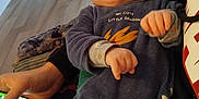 Sasha a rejoint le concours — aidez-le/la à gagner de superbes lots ! baby, bodypart, chair, clothing, couch, crib, face, finger, furniture, hand, hat, head, infantbed, knitwear, newborn, pants, person, photography, portrait, sitting