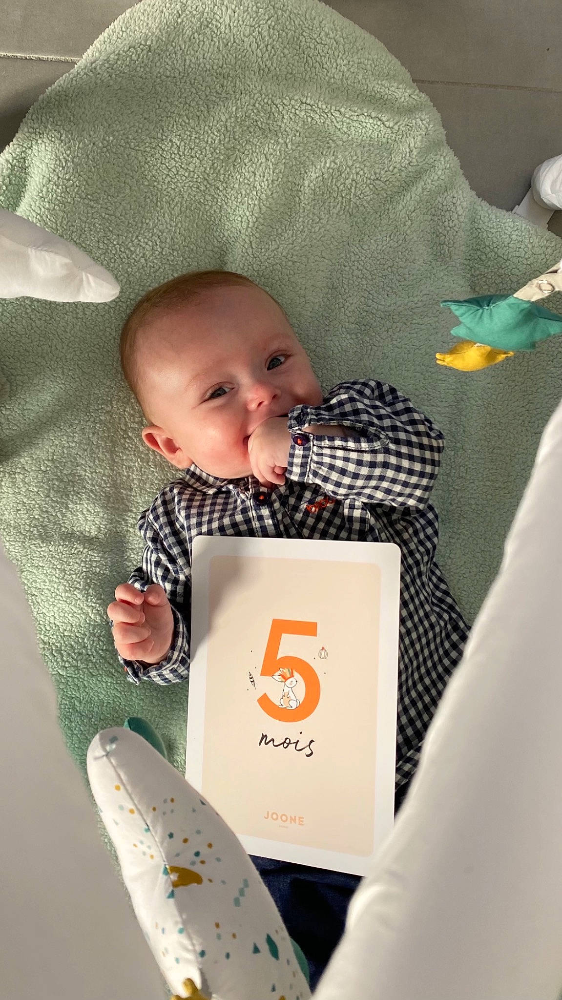 Mattia participe au concours pour gagner de l'argent avec cette photo : baby, baby_products, baby_toddler_clothing, child, comfort, human, linens, person, product, toddler