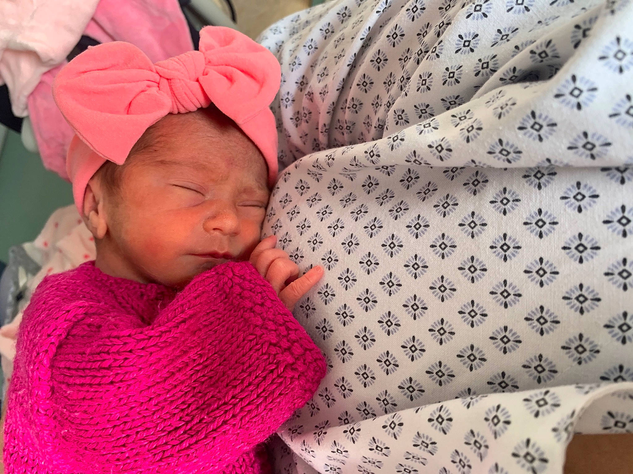 Brooklyne participe au concours pour gagner de l'argent avec cette photo : baby, baby_toddler_clothing, cap, child, comfort, eye, eyelash, facial_expression, happy, human_body, linens, lip, magenta, neck, pattern, person, pink, skin, sleeve, textile