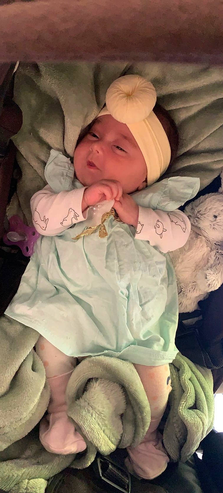 Brooklyne participe au concours pour gagner de l'argent avec cette photo : baby, baby_sleeping, baby_toddler_clothing, cheek, child, comfort, finger, gesture, hand, headwear, human, human_body, linens, mouth, nose, person, pink, skin, sleeve, thumb