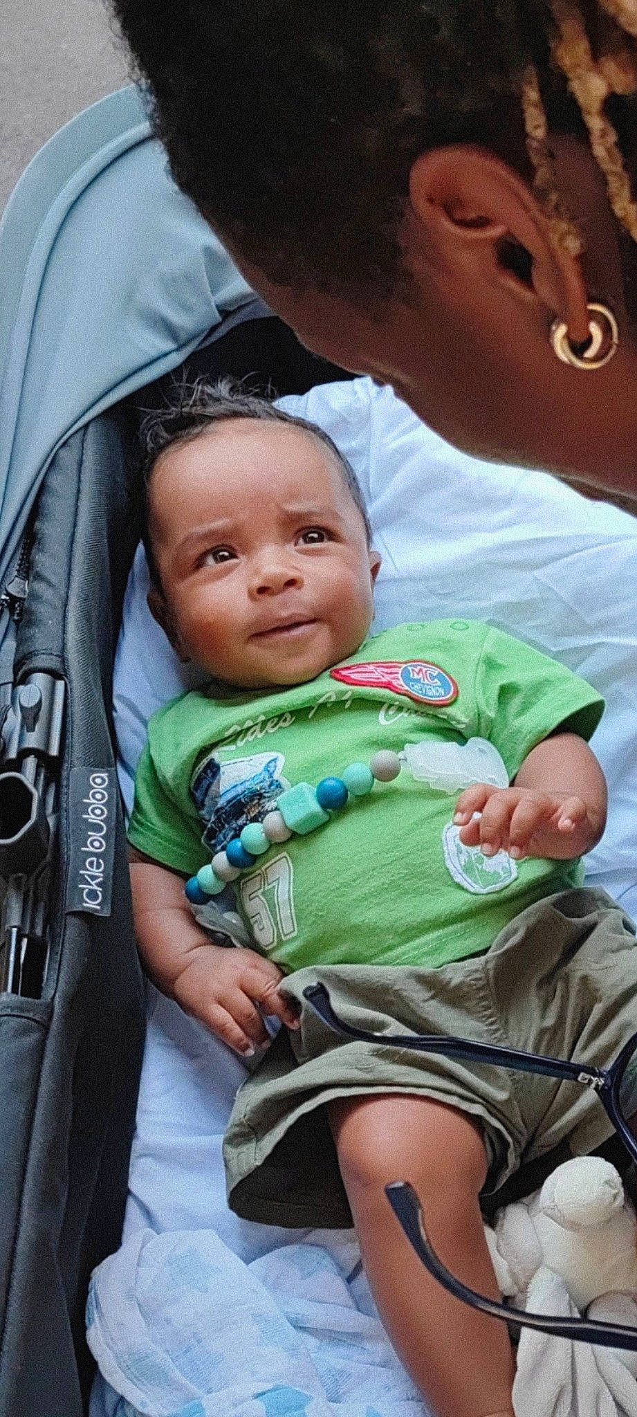 Mayden participe au concours pour gagner de l'argent avec cette photo : baby, baby_products, baby_toddler_clothing, cheek, child, comfort, event, facial_expression, fun, gesture, grass, happy, lap, people, person, photograph, product, sitting, skin, thumb