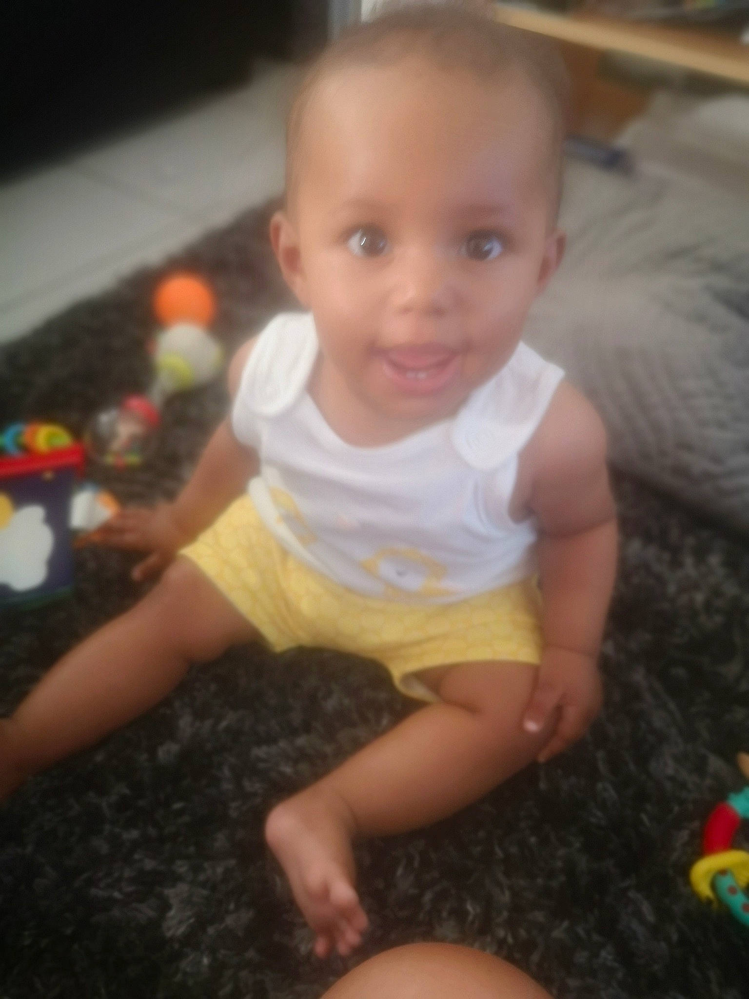 Alicia participe au concours pour gagner de l'argent avec cette photo : baby, baby_toddler_clothing, cheek, eye, finger, floor, flooring, fun, happy, head, human_body, iris, leg, mouth, muscle, nose, person, skin, smile, standing