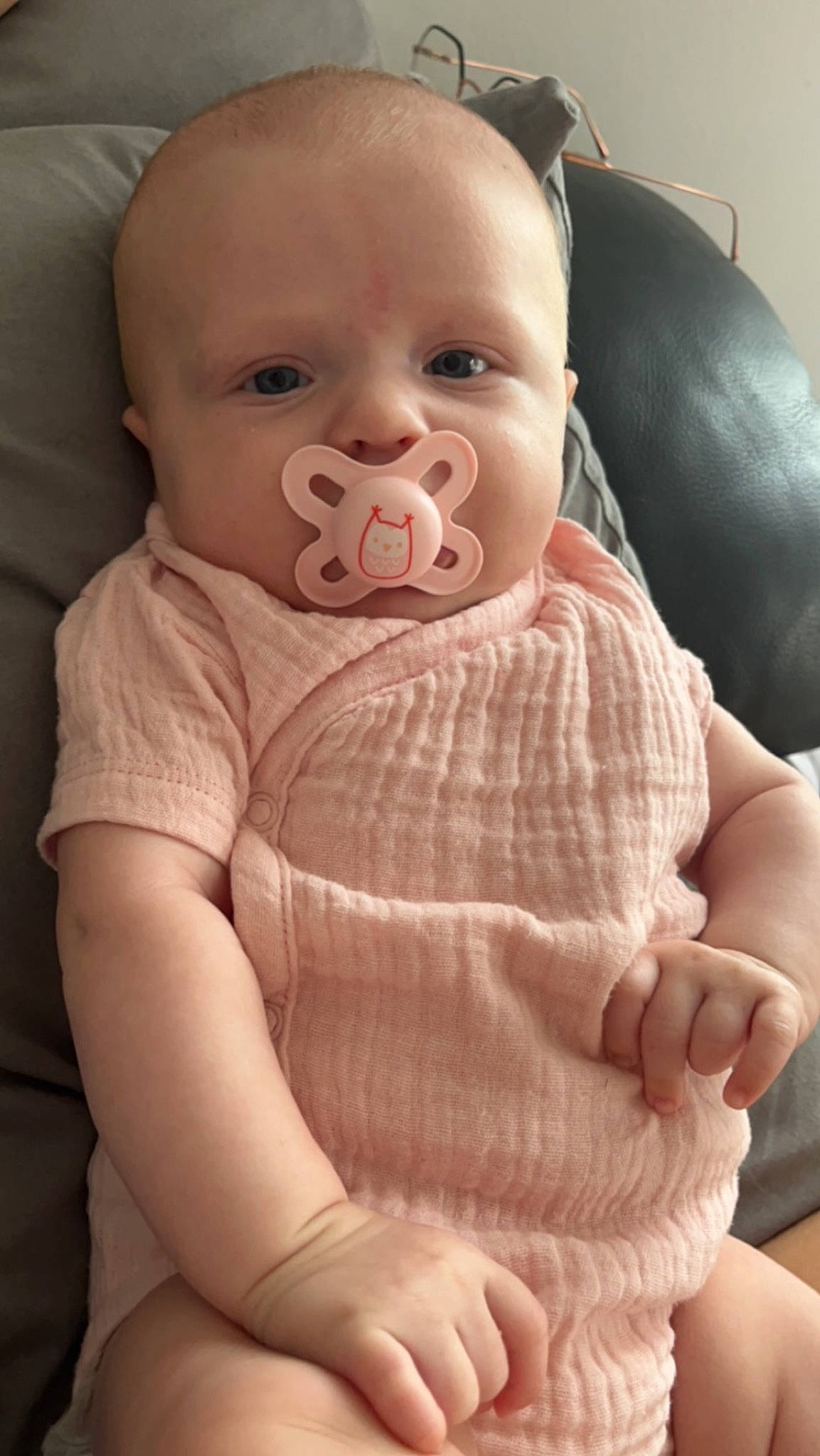 Eléna participe au concours pour gagner de l'argent avec cette photo : baby, baby_toddler_clothing, cheek, child, comfort, eye, eyebrow, finger, flash_photography, gesture, happy, iris, lip, mouth, neck, nose, person, skin, sleeve, stomach