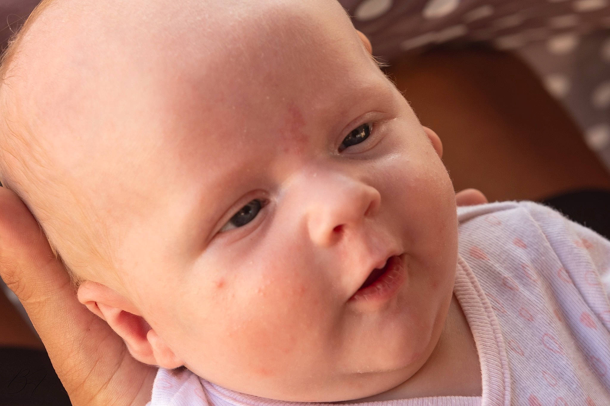 Eléna participe au concours pour gagner de l'argent avec cette photo : baby, cheek, child, comfort, ear, eyebrow, eyelash, finger, fun, gesture, happy, iris, lip, nose, person, portrait_photography, skin, smile, thumb, toddler