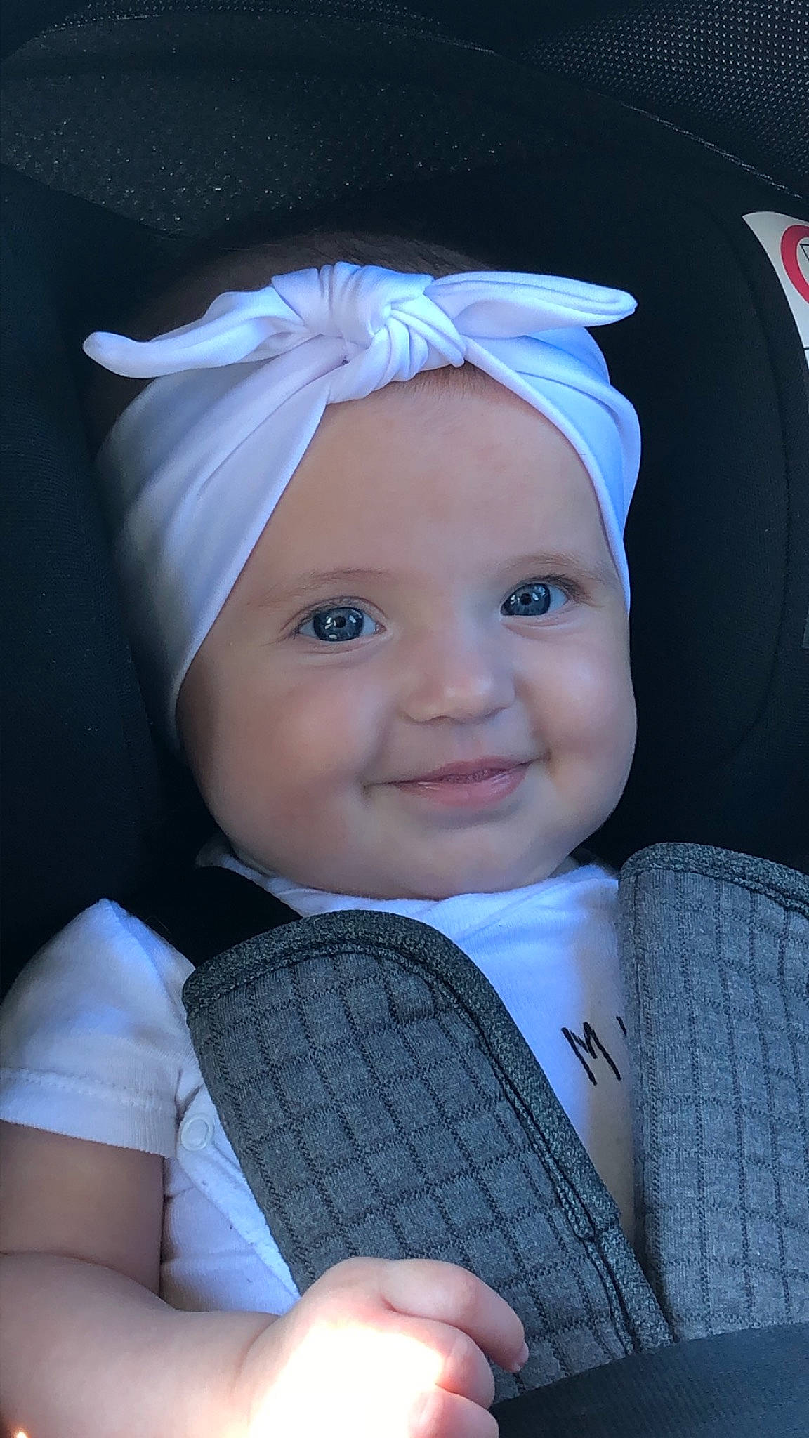 Naëlle a rejoint le concours — aidez-le/la à gagner de superbes lots ! baby, blue, bonnet, cheek, child, hair_accessory, head, headgear, headwear, joy, person, skin, smile, toddler
